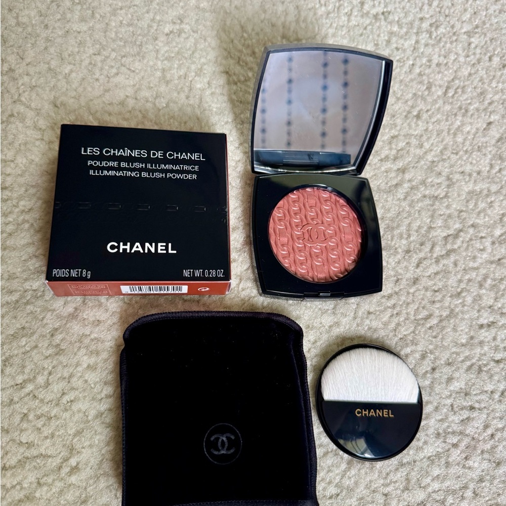 CHANEL Les Chaînes Illuminating Blush in Pink